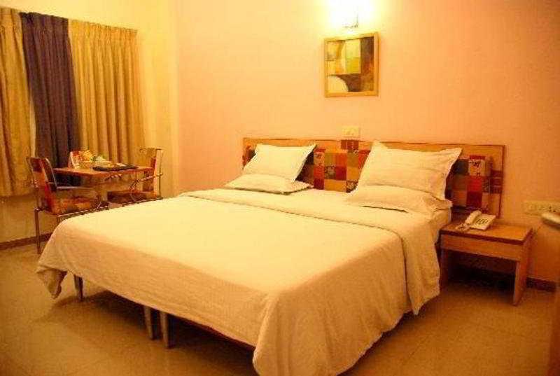 Bizz Tamanna Hotel Hinjawadi Exterior photo
